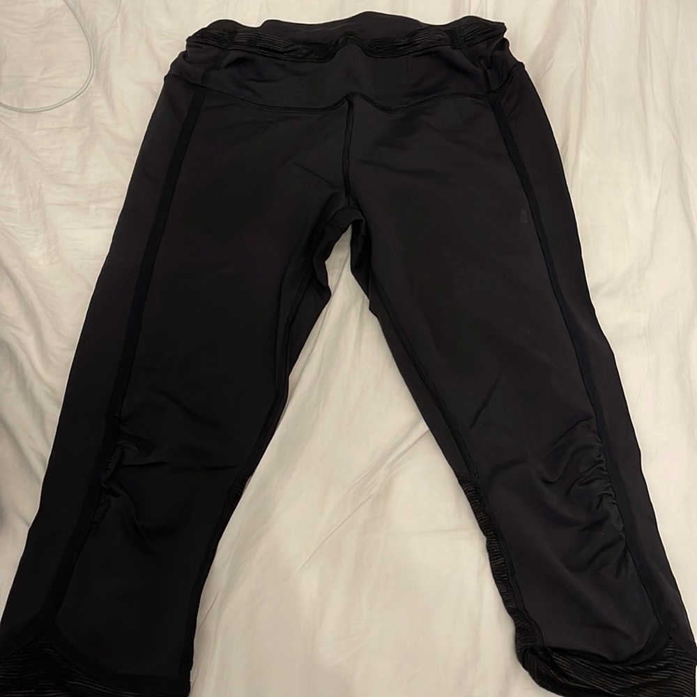cropped leggings with zipper on the back
